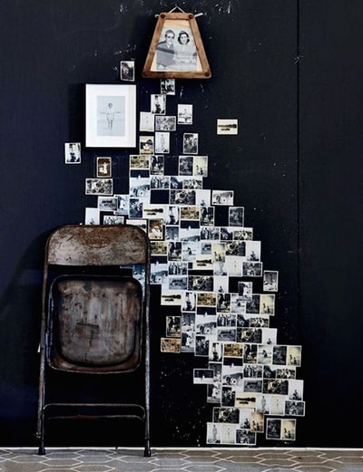 סידור תמונות על קיר